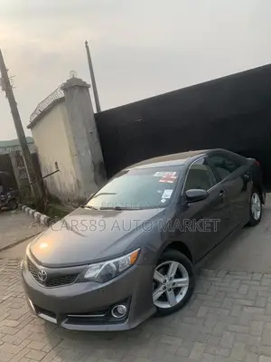 Toyota Camry SE 4dr Sedan (2.5L 4cyl 6A) 2014 Gray