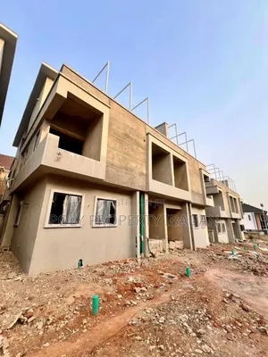 4bdrm Penthouse in Carlton Gate, Akobo for sale