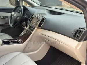 Toyota Venza V6 AWD 2012 Gray
