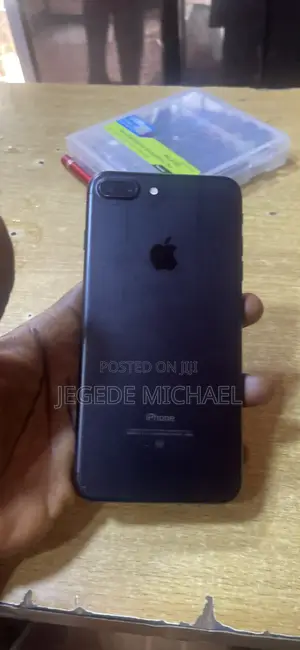 Apple iPhone 7 Plus 32 GB Black