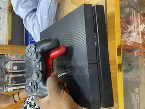 Clean Uk Used Ps4 Fat (With Two Pads)