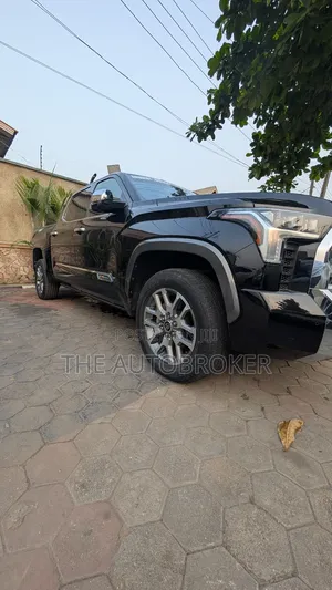 Toyota Tundra 2022 Black