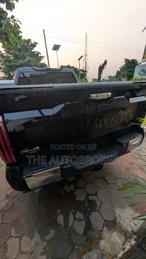 Toyota Tundra 2022 Black