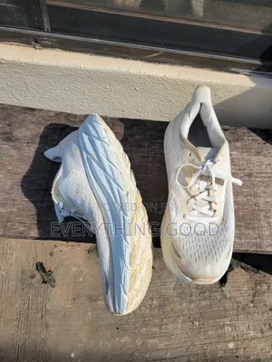 Hoka Clifton 8