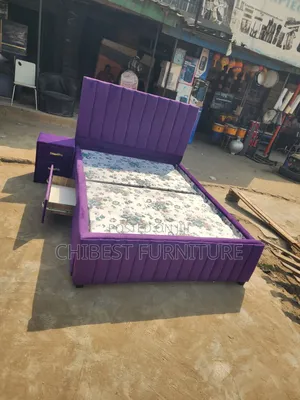 Classic 4.5by6 Queen Size Padded Bed.