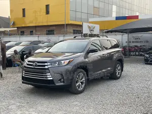 Toyota Highlander LE 4dr SUV AWD (3.5L 6cyl 6A) 2014 Gray