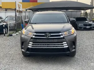 Toyota Highlander LE 4dr SUV AWD (3.5L 6cyl 6A) 2014 Gray