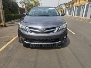Toyota Corolla S 4dr Sedan (1.8L 4cyl 4A) 2013 Gray