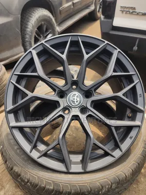 18inch Mattblack Rim Spoke Design.