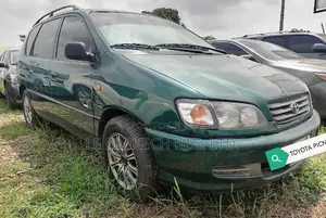Toyota Previa 2005 Green