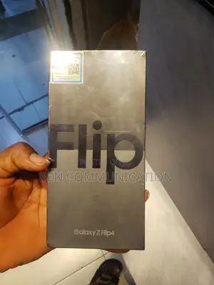 New Samsung Galaxy Z Flip4 256 GB Gold