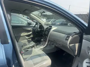 Toyota Corolla LE 4dr Sedan (1.8L 4cyl 4A) 2013 Blue