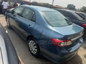 Toyota Corolla LE 4dr Sedan (1.8L 4cyl 4A) 2013 Blue