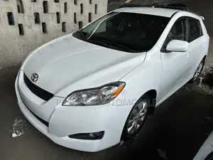 Toyota Matrix XRS Hatchback FWD (2.4L 4cyl 5A) 2010 White