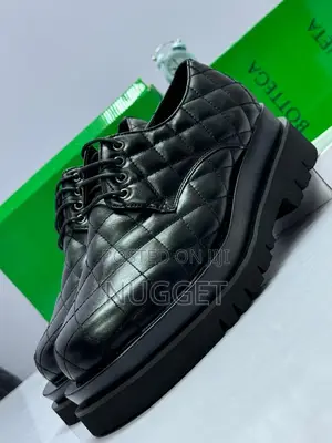 Bottega Veneta Black Leather Corporate Shoe