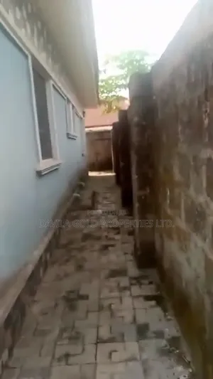 4bdrm Bungalow in Benin City for sale