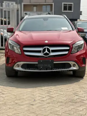 Mercedes-Benz GLA 250 2015 Red
