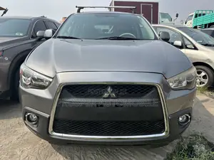 Mitsubishi Outlander SE 4dr SUV (2.4L 4cyl CVT) 2015 Gray