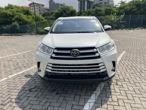 Toyota Highlander XLE 4x2 V6 (3.5L 6cyl 8A) 2018 White