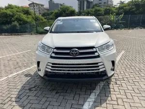 Toyota Highlander XLE 4x2 V6 (3.5L 6cyl 8A) 2018 White