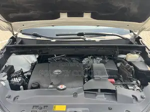Toyota Highlander XLE 4x2 V6 (3.5L 6cyl 8A) 2018 White