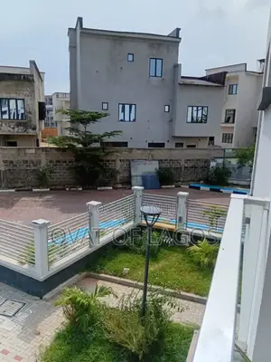 5bdrm House in Lekki Phase 1 Off for rent