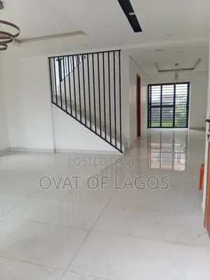 5bdrm House in Lekki Phase 1 Off for rent