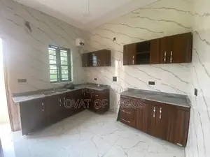 4bdrm Duplex in Chevron for rent