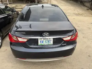 Hyundai Sonata Limited Sedan FWD (2.4L 4cyl 6A) 2013 Blue