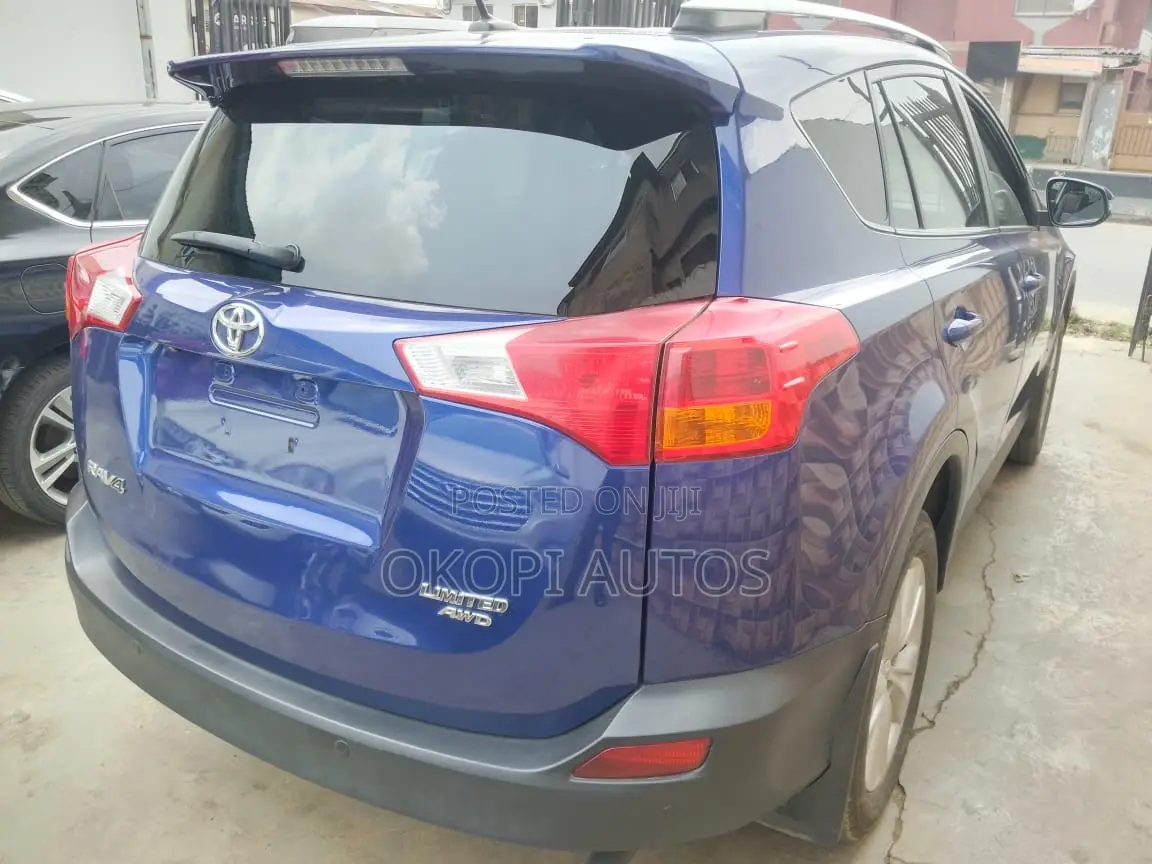 Toyota RAV4 2014 Blue