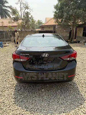 Hyundai Elantra Limited Sedan FWD (1.8L 4cyl 6A) 2016 Black