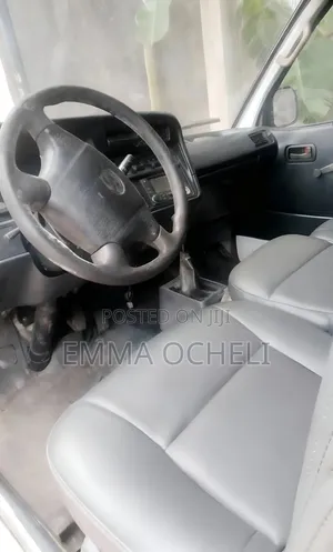 Toyota HiAce 2004 White
