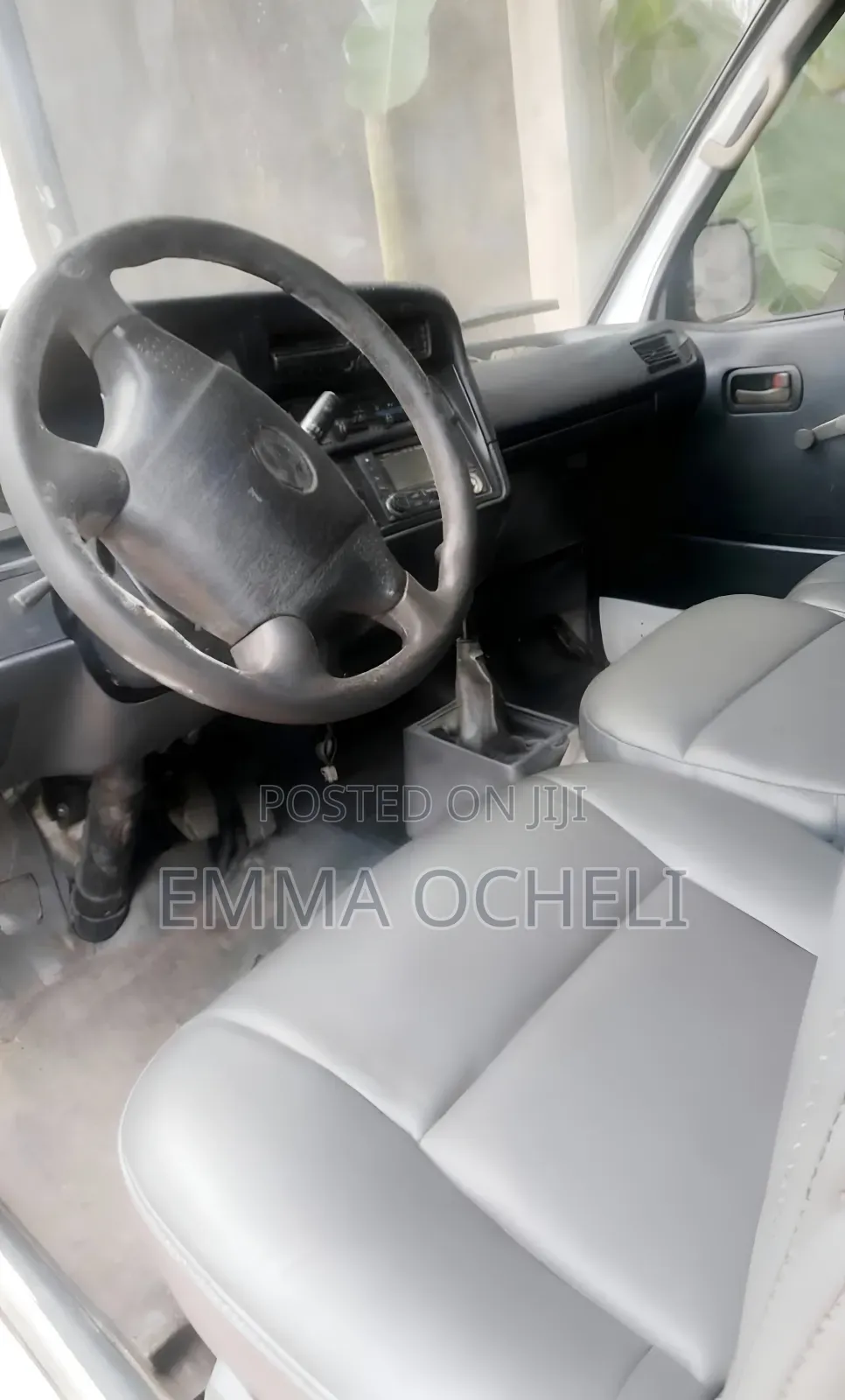 Toyota HiAce 2004 White