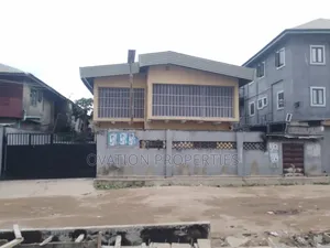 5bdrm Apartment in Surulere for sale