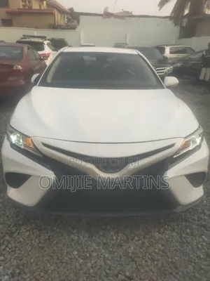 Toyota Camry 2018 White