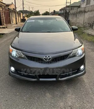 Toyota Camry SE 4dr Sedan w/Prod. End 11/13 (3.5L 6cyl 6A) 2014 Gray