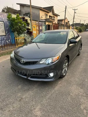 Toyota Camry SE 4dr Sedan w/Prod. End 11/13 (3.5L 6cyl 6A) 2014 Gray