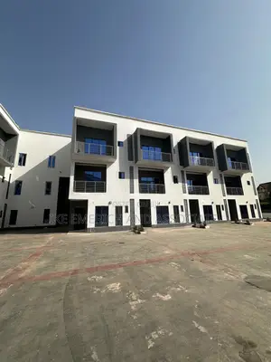 4bdrm Duplex in Gaduwa for rent