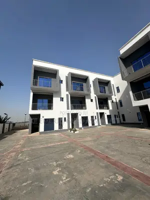 4bdrm Duplex in Gaduwa for sale