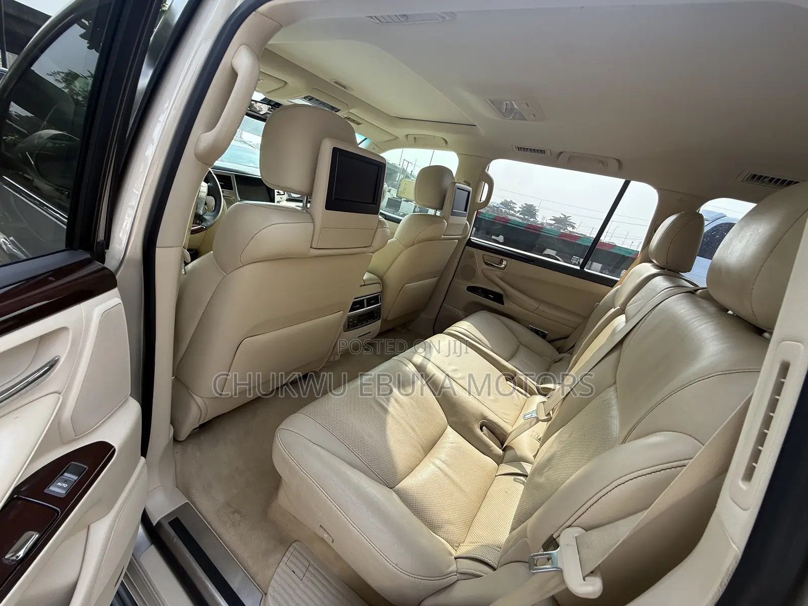 Lexus LX 570 AWD 2015 Gold
