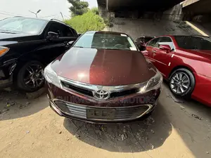 Toyota Avalon XLE Premium Sedan FWD (3.5L 6cyl 6A) 2013 Burgundy