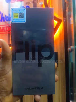 New Samsung Galaxy Z Flip4 256 GB Pink