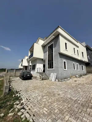 5bdrm Duplex in Durumi for sale