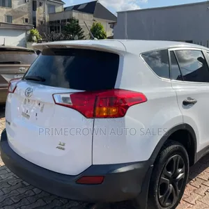 Toyota RAV4 LE AWD (2.5L 4cyl 6A) 2013 White