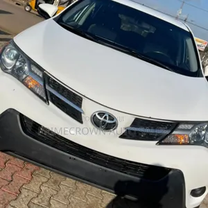 Toyota RAV4 LE AWD (2.5L 4cyl 6A) 2013 White