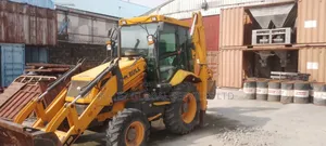 Bull Backhoe Machine 100ph