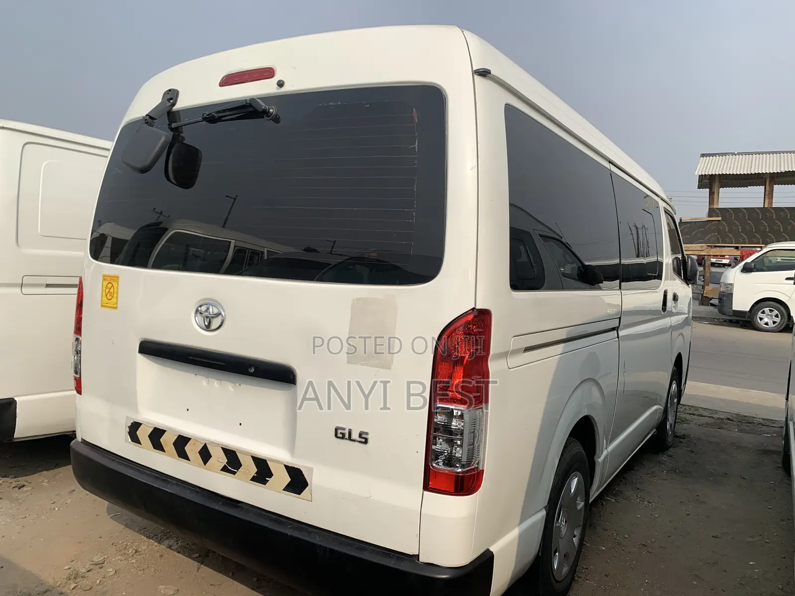 Toyota HiAce 2017 White