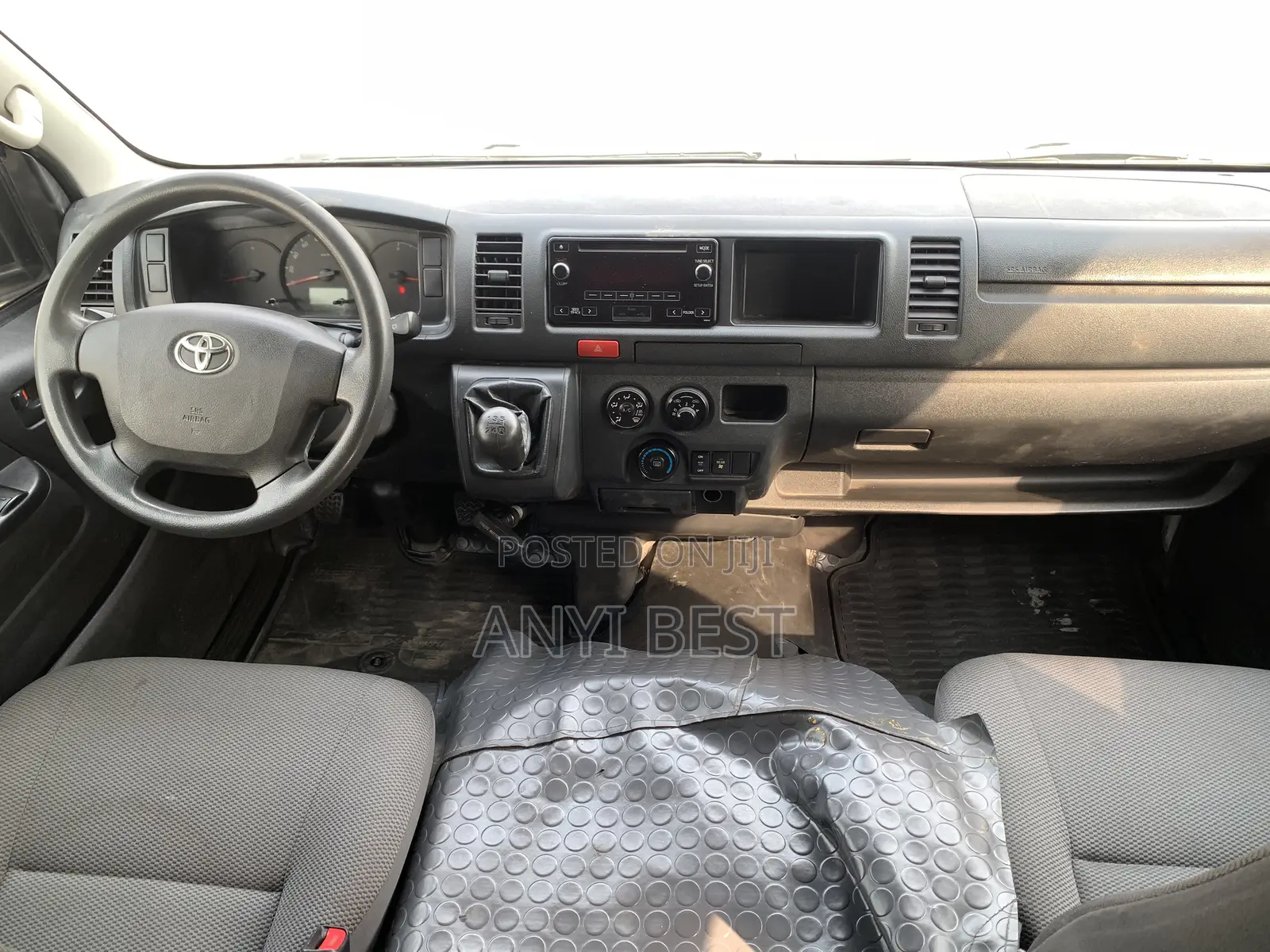 Toyota HiAce 2017 White
