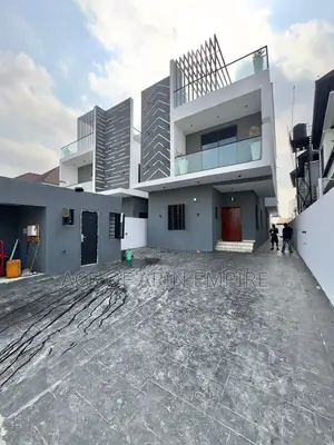 5bdrm Duplex in Ikota for sale