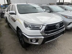 Toyota Hilux 2024 White